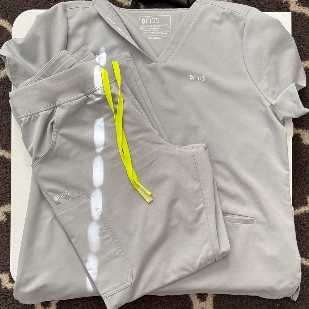 Figs Silver Arrows Scrub Set with Bright Yellow Accent